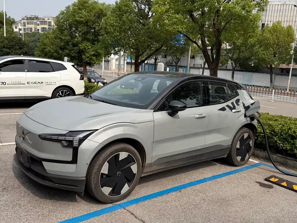 Volvo EX30 — миниатюра 2