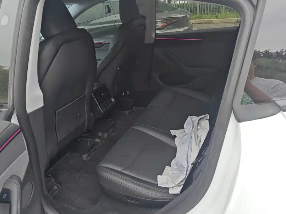 Tesla Model Y — миниатюра 11