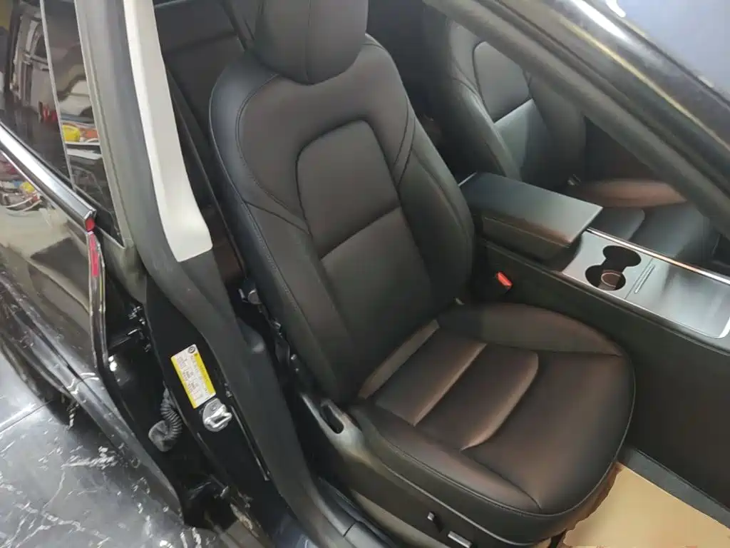 Tesla Model Y — миниатюра 25
