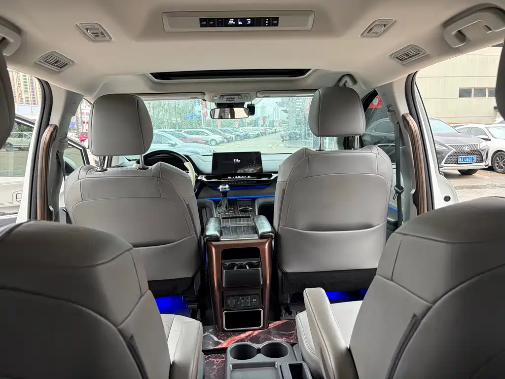 Toyota Granvia — миниатюра 29