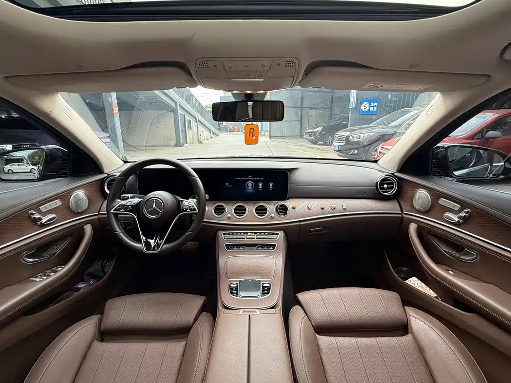 Mercedes-Benz E-Class — миниатюра 6