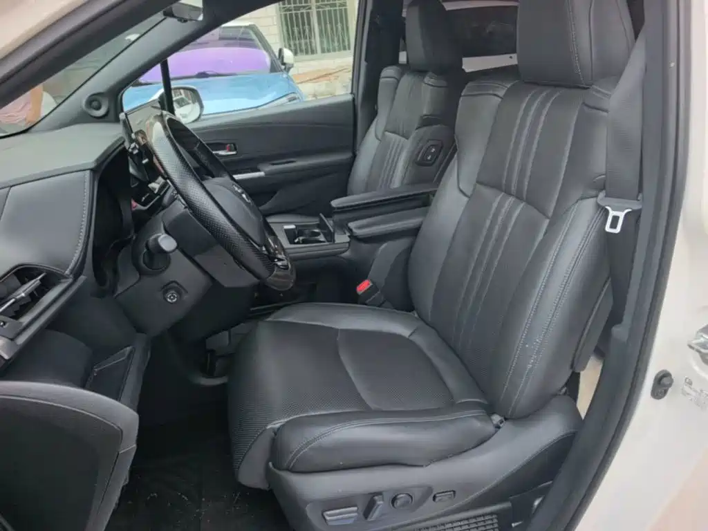 Toyota Granvia — миниатюра 15