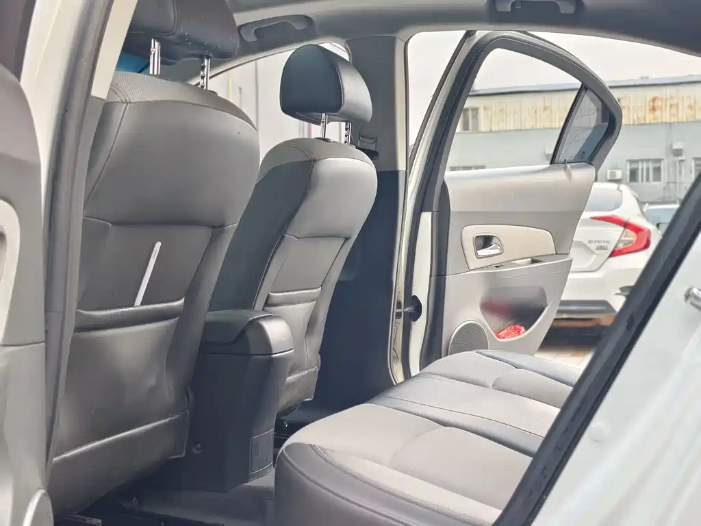Chevrolet Cruze — миниатюра 13