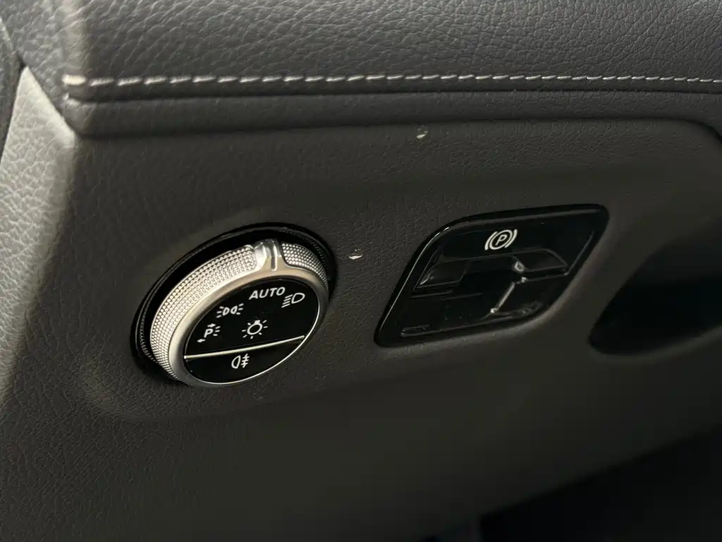 Mercedes-Benz EQE SUV — миниатюра 9