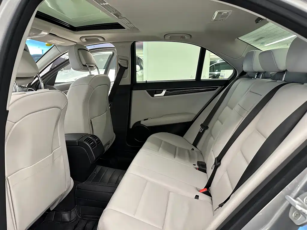 Mercedes-Benz C-Class — миниатюра 13