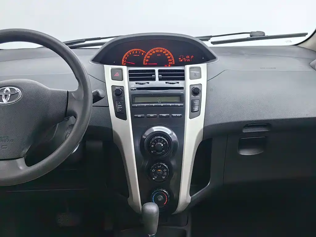 Toyota Yaris — миниатюра 12