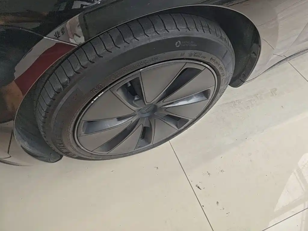 Tesla Model 3 — миниатюра 23