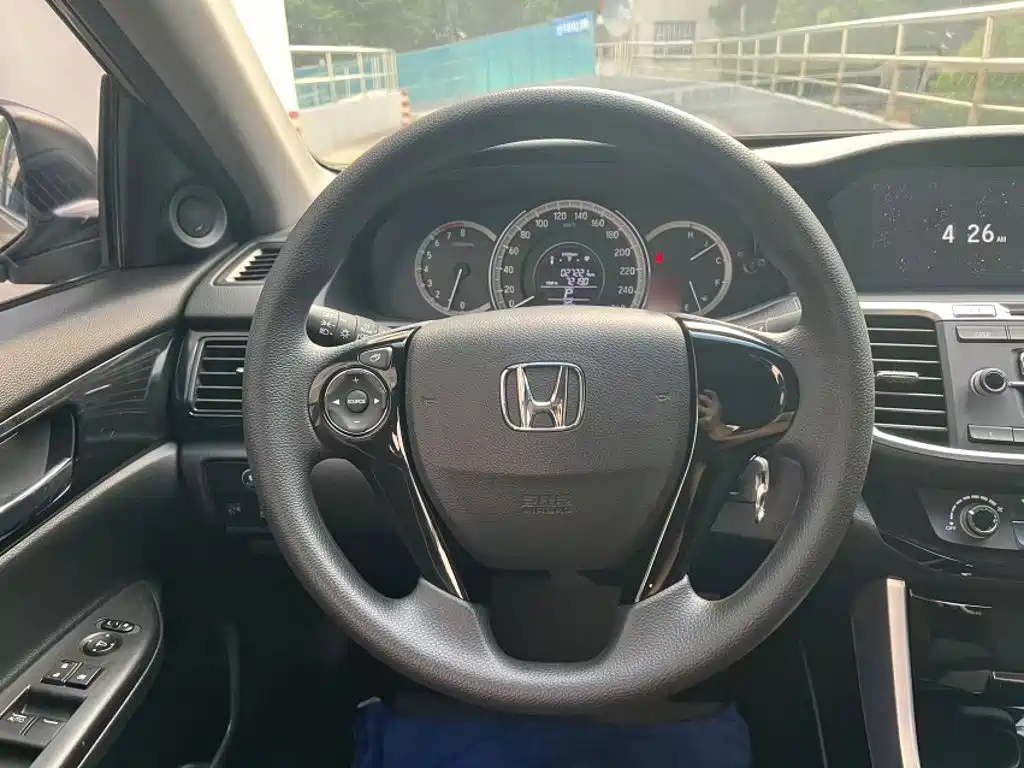 Honda Accord — миниатюра 18