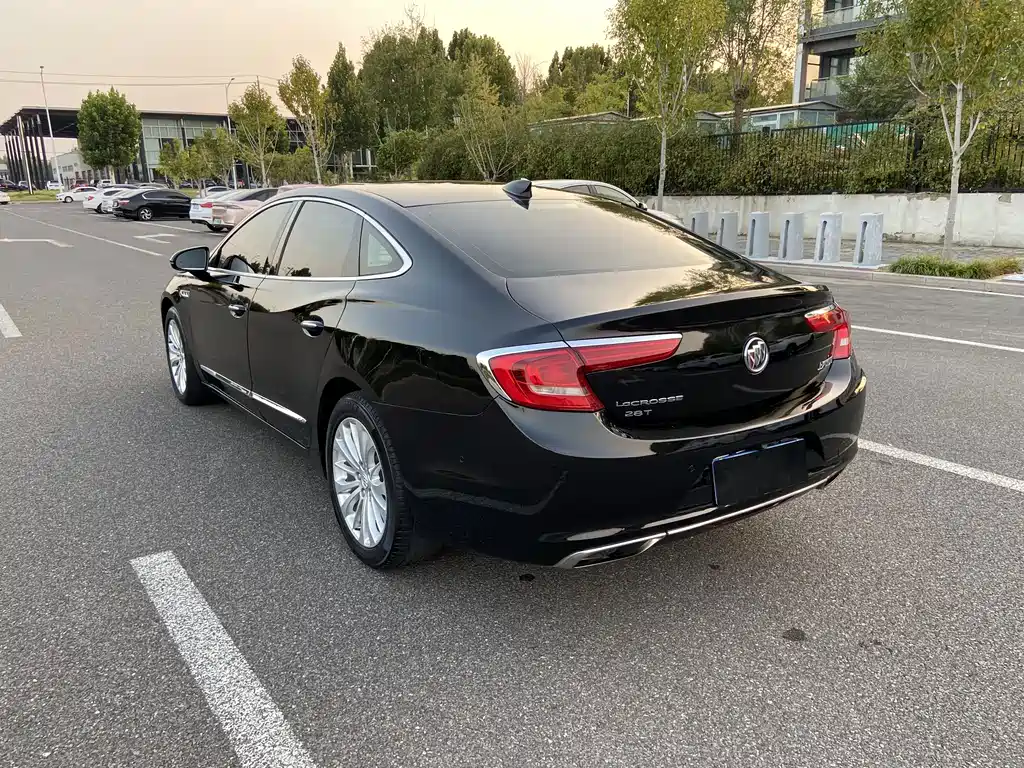 Buick LaCrosse — миниатюра 6