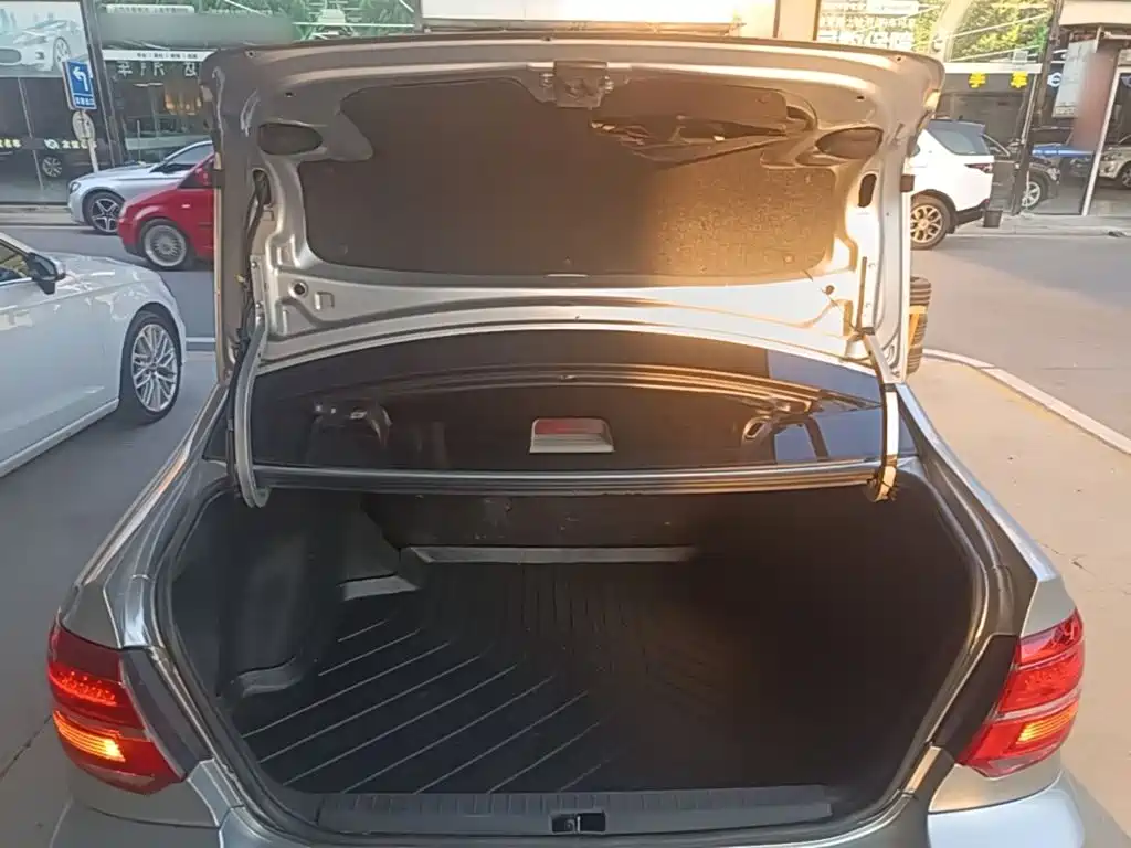 Toyota Corolla — миниатюра 19