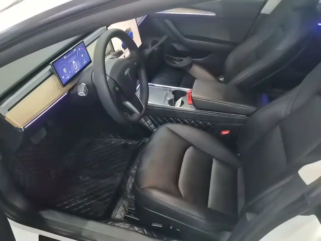 Tesla Model 3 — миниатюра 15