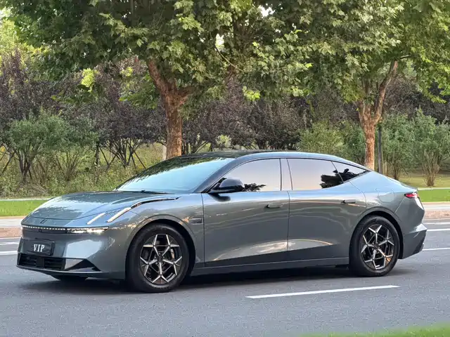 2024 Lynk & Co Z10
