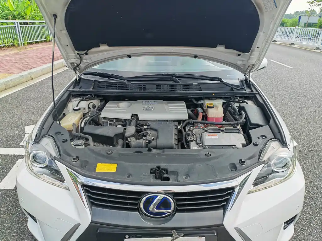 Lexus CT — миниатюра 15