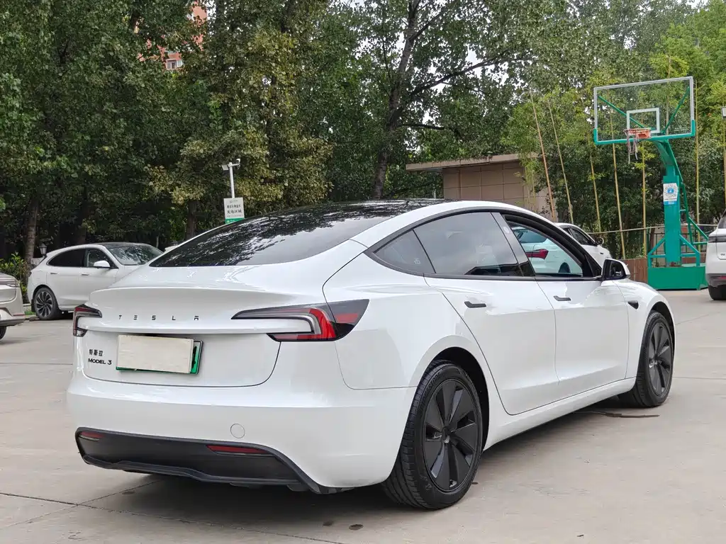 Tesla Model 3 — миниатюра 9