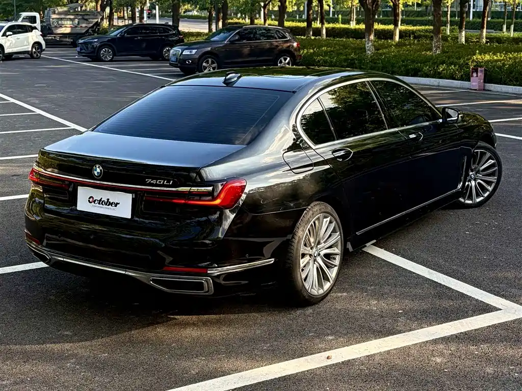 BMW 7 Series — миниатюра 6
