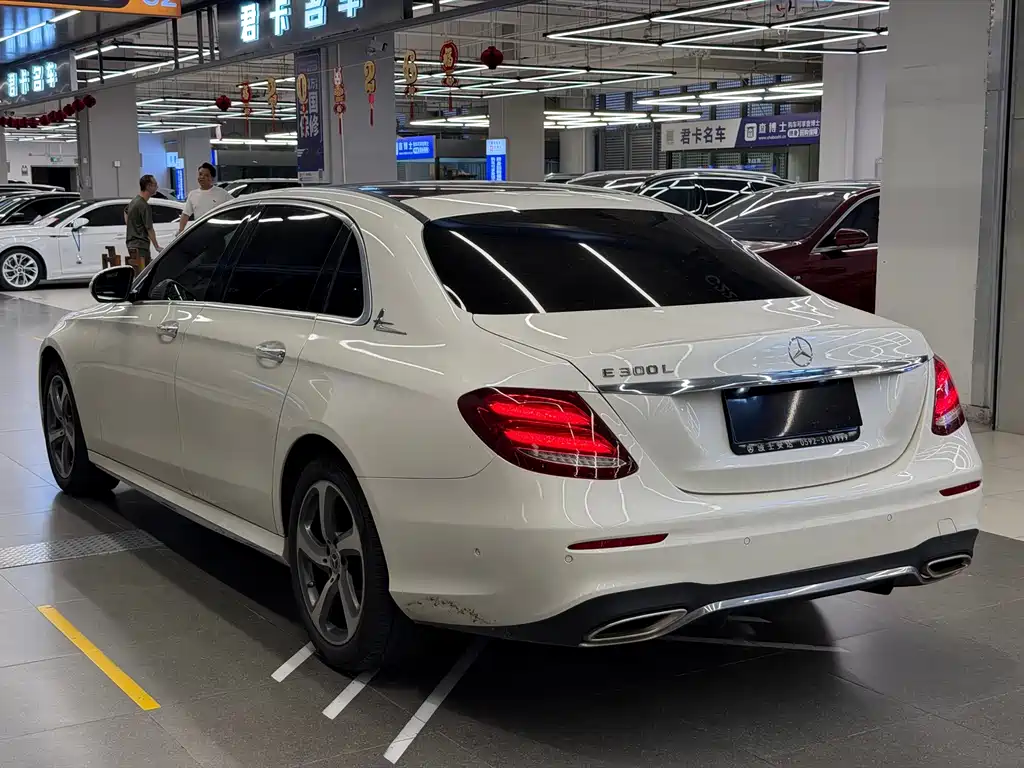 Mercedes-Benz E-Class — миниатюра 9