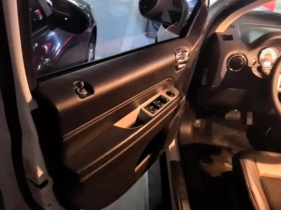 Jeep Compass (Import) — миниатюра 7