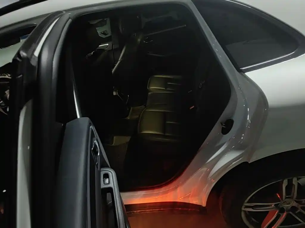 Porsche Macan — миниатюра 19