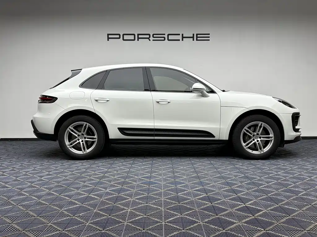 Porsche Macan — миниатюра 10