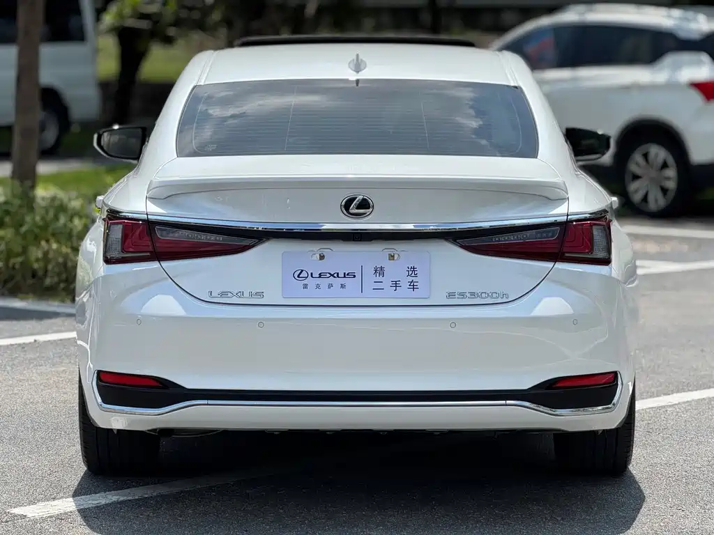 Lexus ES — миниатюра 16