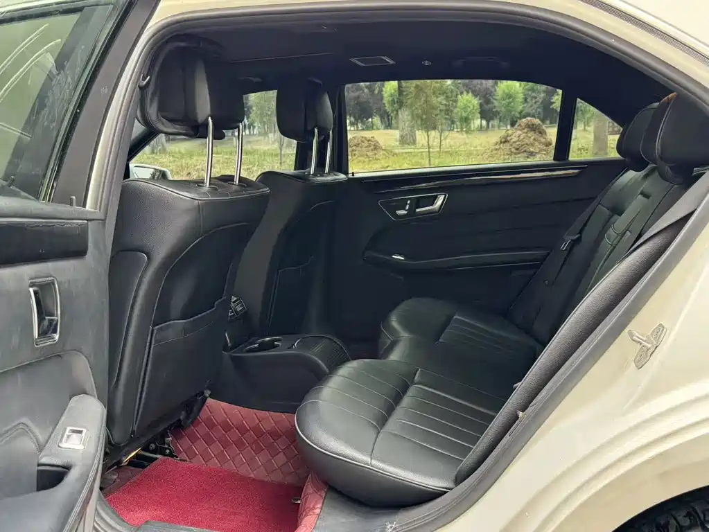 Mercedes-Benz E-Class — миниатюра 9