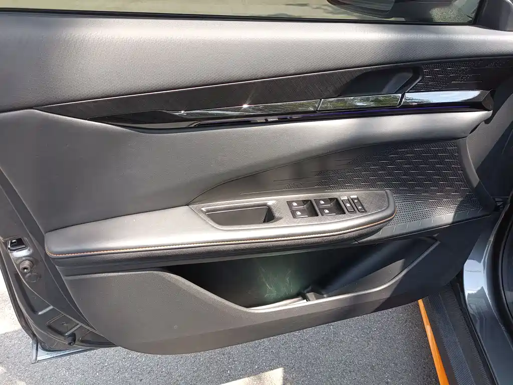Changan UNI-V 2024 1.5T Luxury Sport