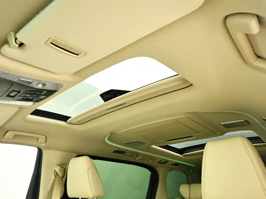 Toyota Alphard — миниатюра 12