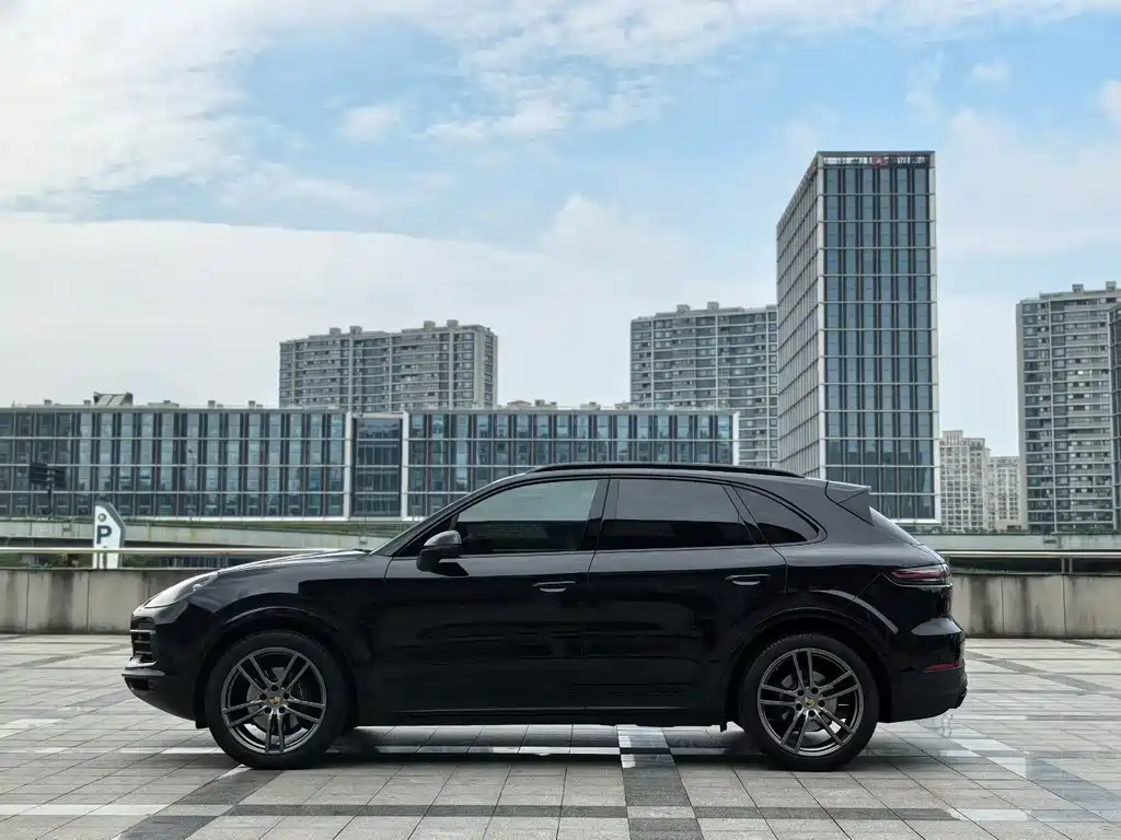 Porsche Cayenne — миниатюра 3