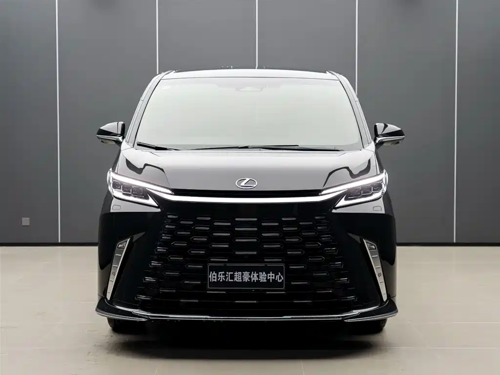 Lexus LM 2023 500h мест