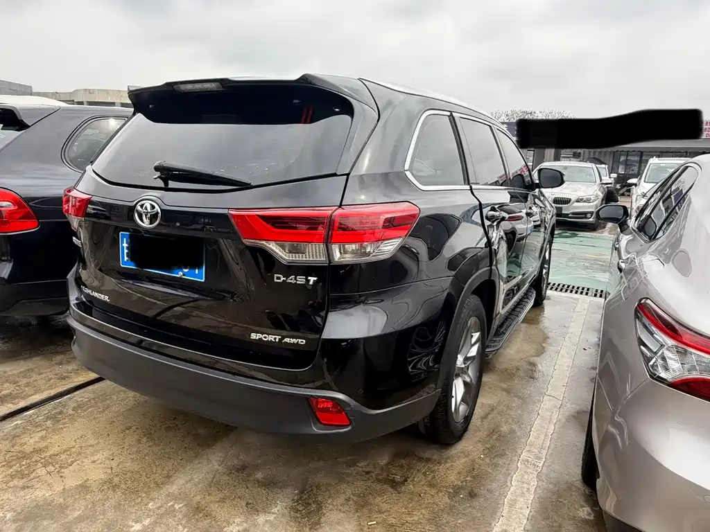 TOYOTA HIGHLANDER