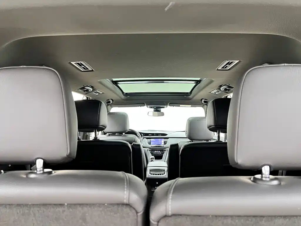 CADILLAC XT6