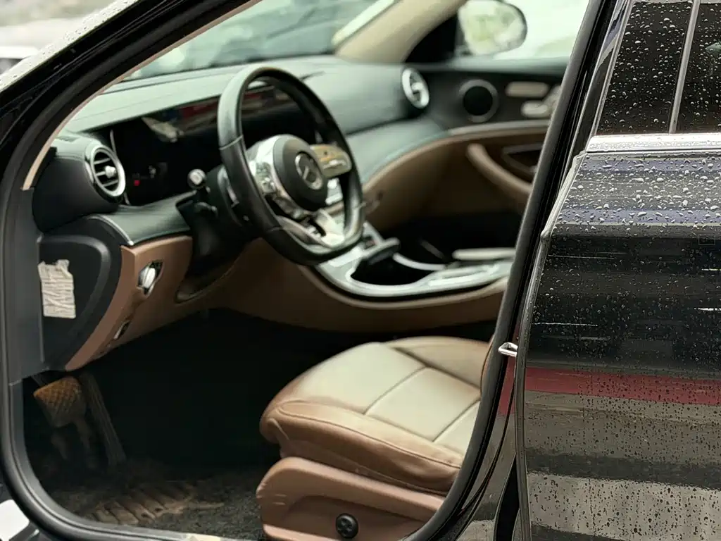 Mercedes-Benz E-Class — миниатюра 6