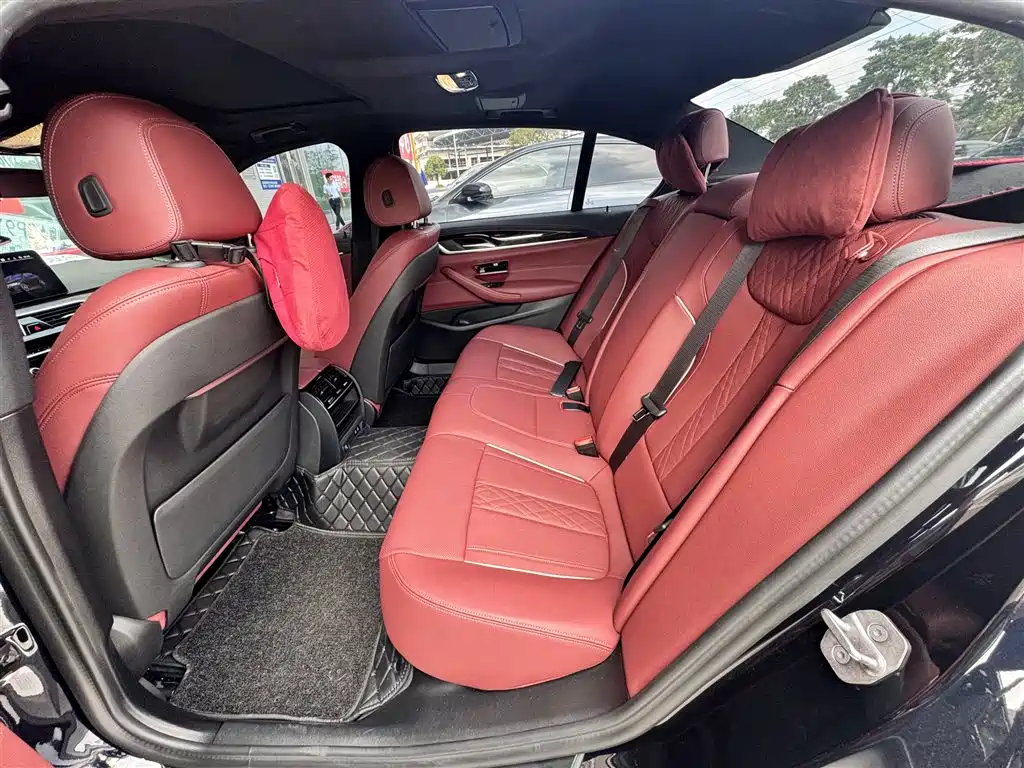 BMW 5 Series — миниатюра 5