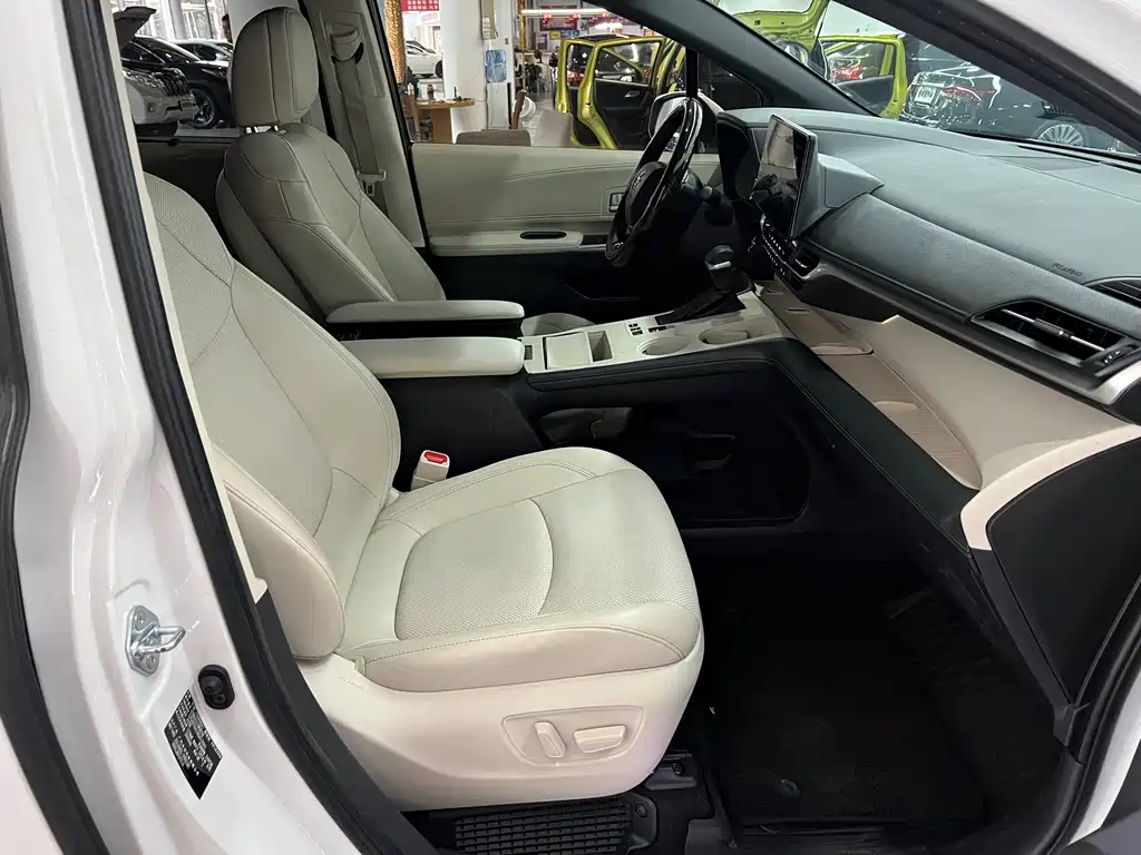 Toyota Sienna — миниатюра 8