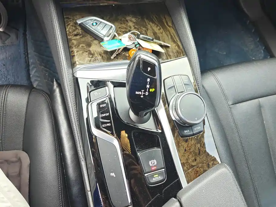 BMW 5 Series — миниатюра 16