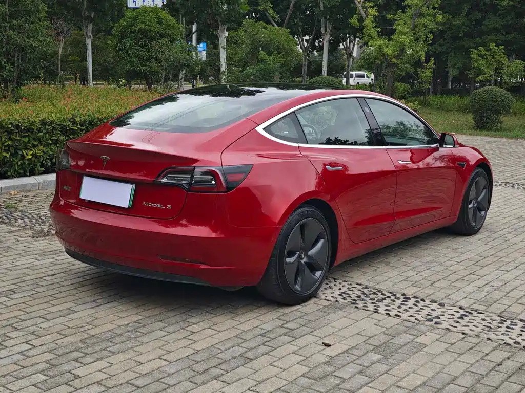 Tesla Model 3 — миниатюра 10