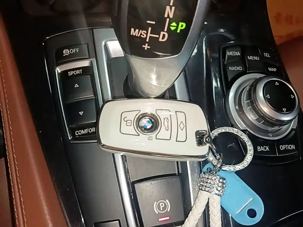BMW 5 Series — миниатюра 9