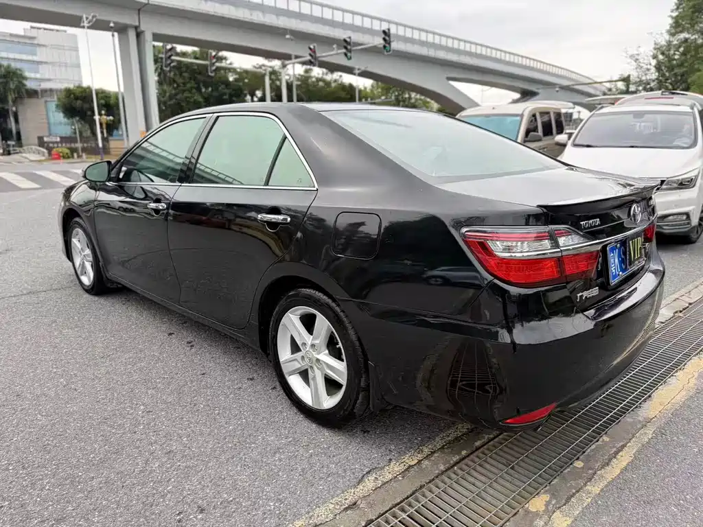 TOYOTA CAMRY
