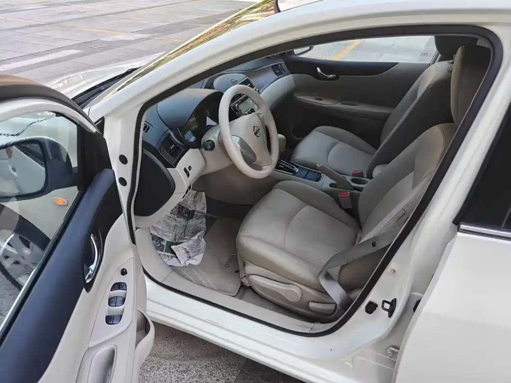 Nissan Tiida — миниатюра 8