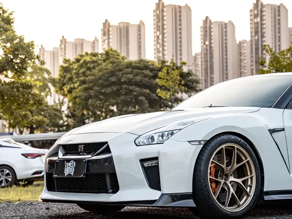 Nissan GT-R — миниатюра 9