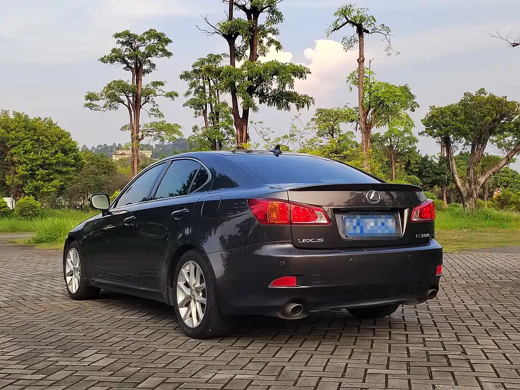 Lexus IS — миниатюра 4