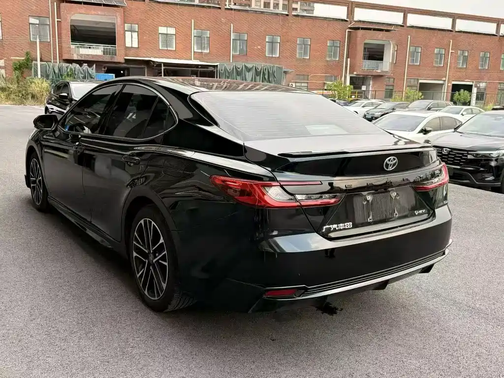 Toyota Camry — миниатюра 4