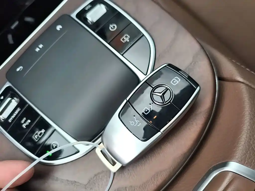 Mercedes-Benz E-Class — миниатюра 9