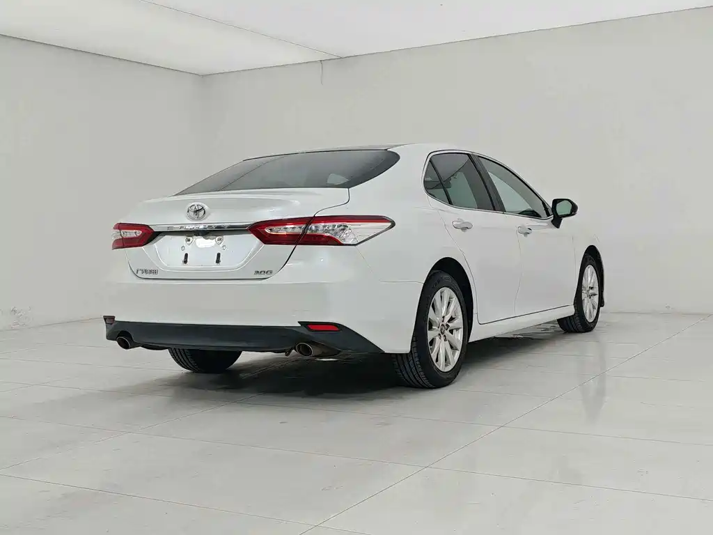 Toyota Camry — миниатюра 6