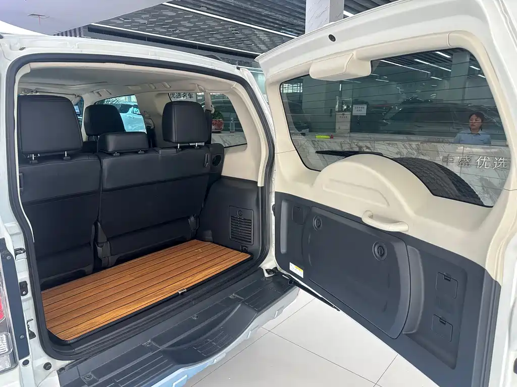 Mitsubishi Pajero (Import) — миниатюра 13