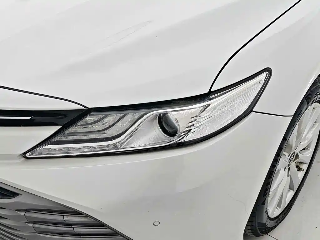 Toyota Camry — миниатюра 12