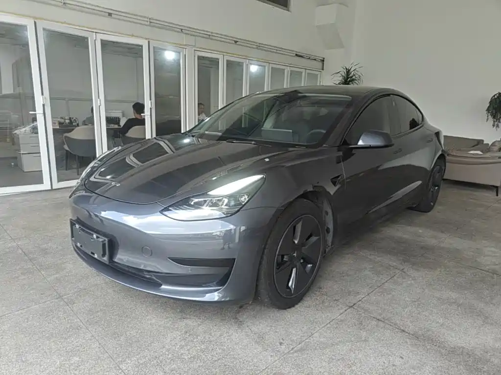 Tesla Model 3 — миниатюра 2