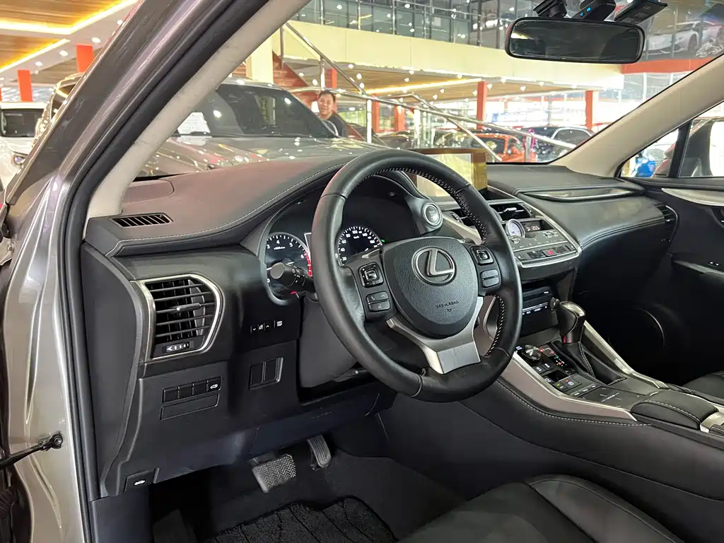Lexus NX 2018 300