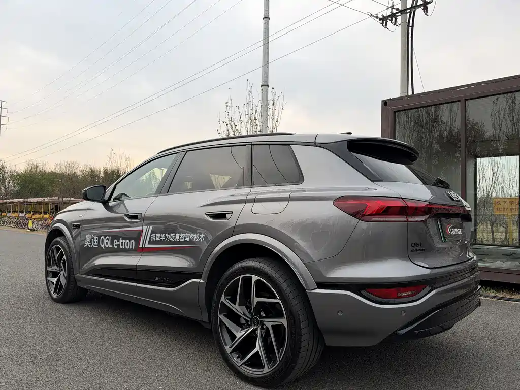 Audi Q6L e-tron — миниатюра 6