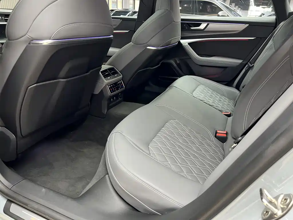 Audi A7L — миниатюра 11